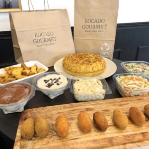 Comida Casera para llevar con Entrante a elegir + Croquetas a elegir + Tortilla casera grande + 2 Postres