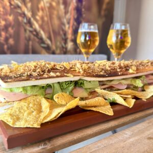 Sandwich más grande de Canarias + Nachos + 2 bebidas para 2 personas