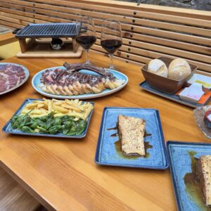 Chuletón de Angus 1.3 - 1,5 kg + Plato Grande de Jamón 100% Ibérico de Bellota + 2 Bebidas + 2 Postres para 2 personas