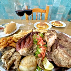 Parrillada a la Brasa XXL de Carne y Pescado + 2 Postres + 2 Bebidas