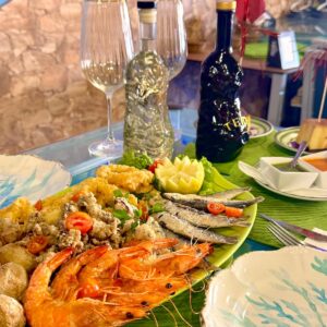 Parrillada de pescado + 2 botellas de exclusivo vino + 2 postres