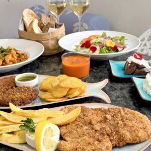 Menú completo para 2 personas con 2 entrantes + 2 principales + 2 postres + 2 bebidas