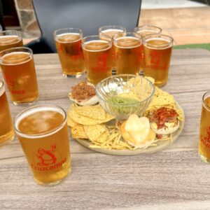 Cervezas ilimitadas para 2 personas + 4 Montaditos+ Nachos durante 2 horas