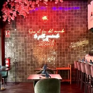 Completo menú de comida Japonesa para 2 personas + bebidas + postre