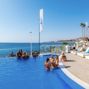 Entrada + Cocktail en Kaluna Beach Club