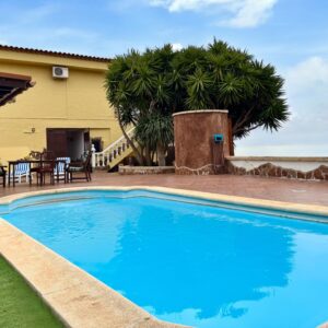 2 noches en espectacular Villa de 400m2 con piscina privada para 4 personas y pack de bienvenida