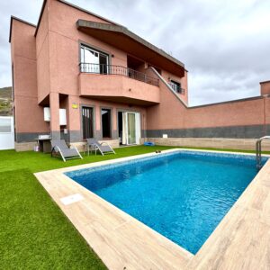 2 noches en Villa con Piscina Privada Climatizada para 4 personas + Pack de Bienvenida para 4 personas