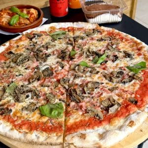 Menú de Pizza Familiar de 50cm para 2 + Lasaña + Postre + 2 Bebidas