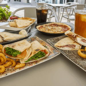 Menú ilimitado para 2 de Piadinas saladas, pizzas y dulces + 2 bebidas