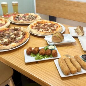 2 Pizzas artesanas + Entrante + 2 Postres + 2 Bebidas junto al C.C. Meridiano