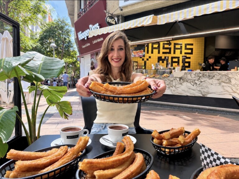 Churros ilimitados + 2 Chocolates o Cafés para 2 personas en La Plaza del Chicharro