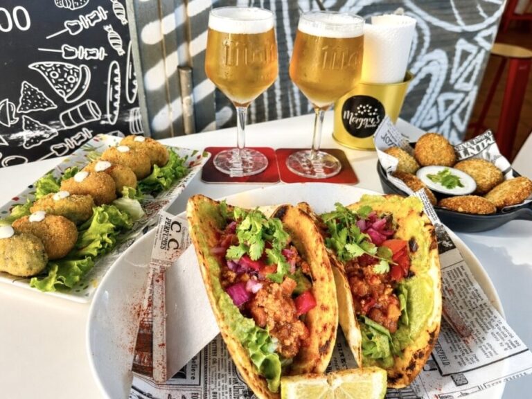 Completo Tapeo para 2 personas + 2 bebidas en Bar Cafetería Casino de Arafo