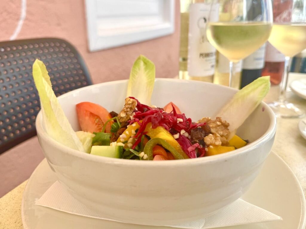 e30fd50a-a544-4e0c-9b2c-a3c3d5d43f0c