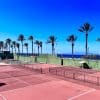 Partida de tenis de 1h + 2 raquetas y 3 pelotas + futbol billar + minigolf todo para 2 personas