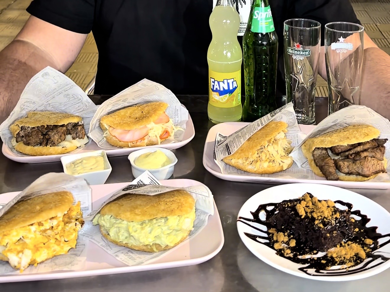 2 Arepas a Elegir de toda la Carta + Postre + 2 Bebidas